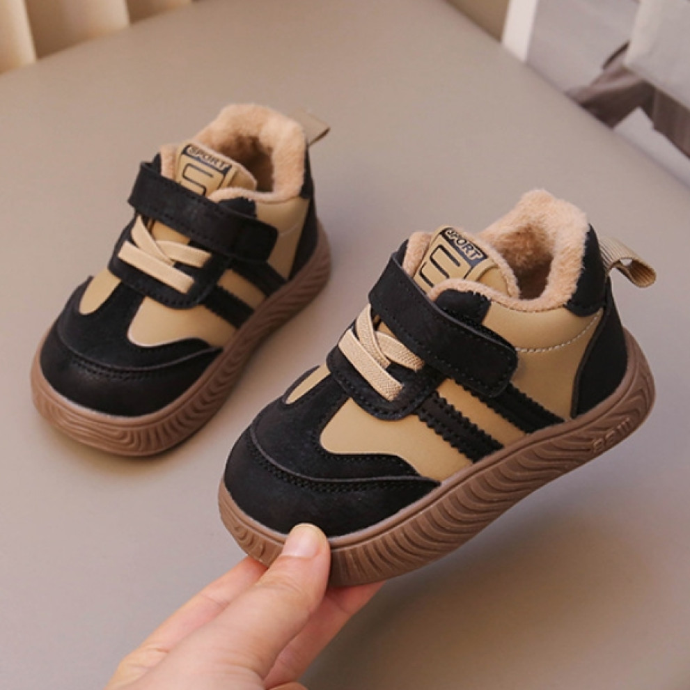 Дитячі утеплені кросівки Child-X чорного кольору з бежевими вставками - комфорт і тепло для маленьких ніжок Дитячі утеплені кросівки Child-X чорного кольору з бежевими вставками - комфорт і тепло для маленьких ніжок