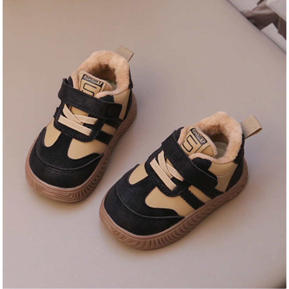 Дитячі утеплені кросівки Child-X чорного кольору з бежевими вставками - комфорт і тепло для маленьких ніжок Дитячі утеплені кросівки Child-X чорного кольору з бежевими вставками - комфорт і тепло для маленьких ніжок