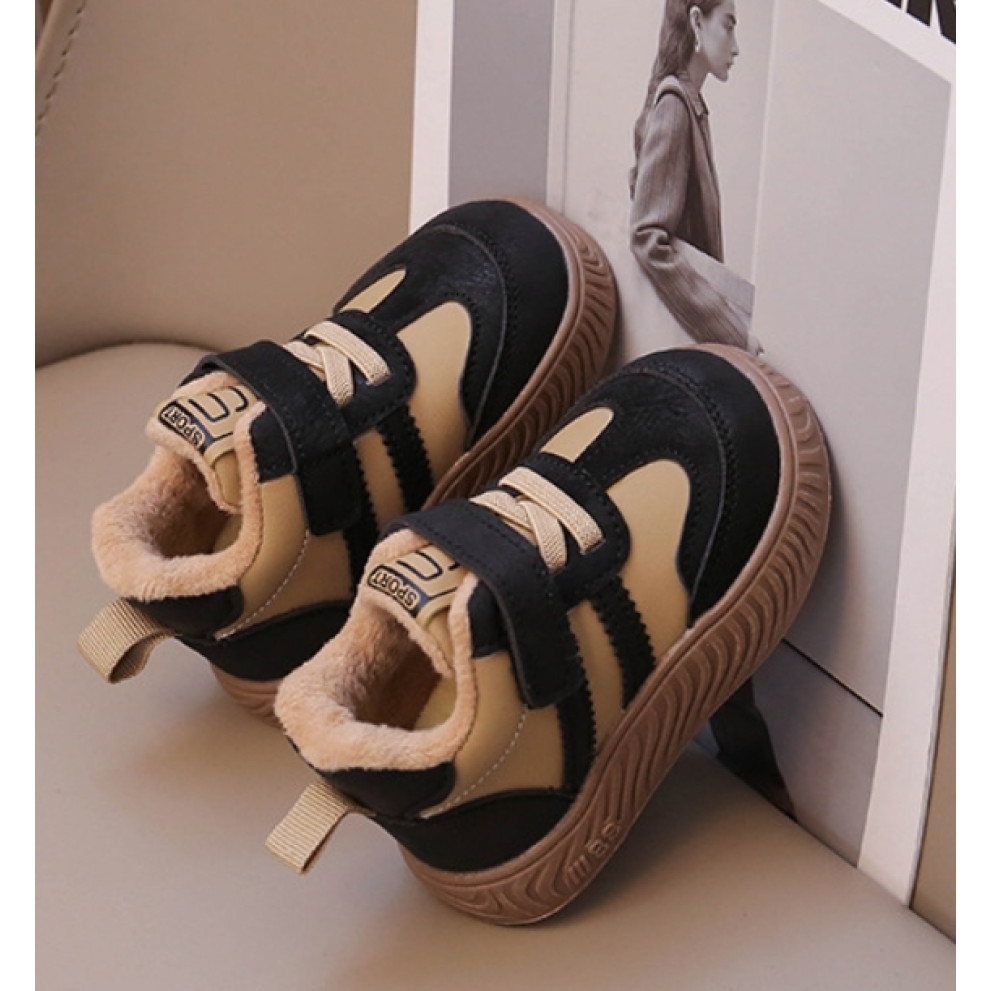 Дитячі утеплені кросівки Child-X чорного кольору з бежевими вставками - комфорт і тепло для маленьких ніжок Дитячі утеплені кросівки Child-X чорного кольору з бежевими вставками - комфорт і тепло для маленьких ніжок