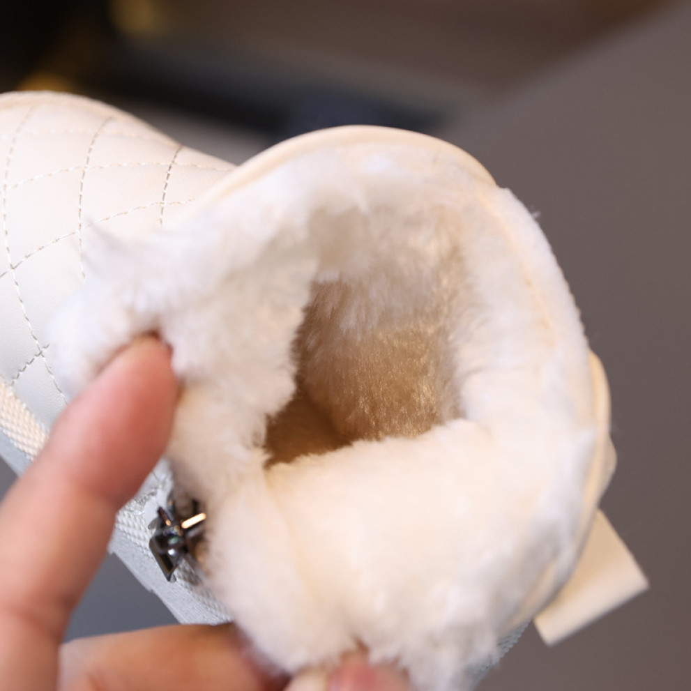 Дитячі зимові черевики BX.Duck білого кольору - комфорт і тепло для маленьких ніжок Дитячі зимові черевики BX.Duck білого кольору - комфорт і тепло для маленьких ніжок