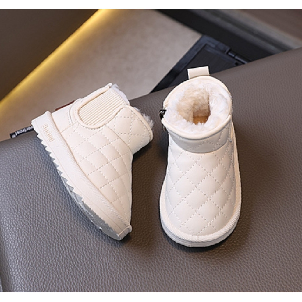 Дитячі зимові черевики BX.Duck білого кольору - комфорт і тепло для маленьких ніжок Дитячі зимові черевики BX.Duck білого кольору - комфорт і тепло для маленьких ніжок