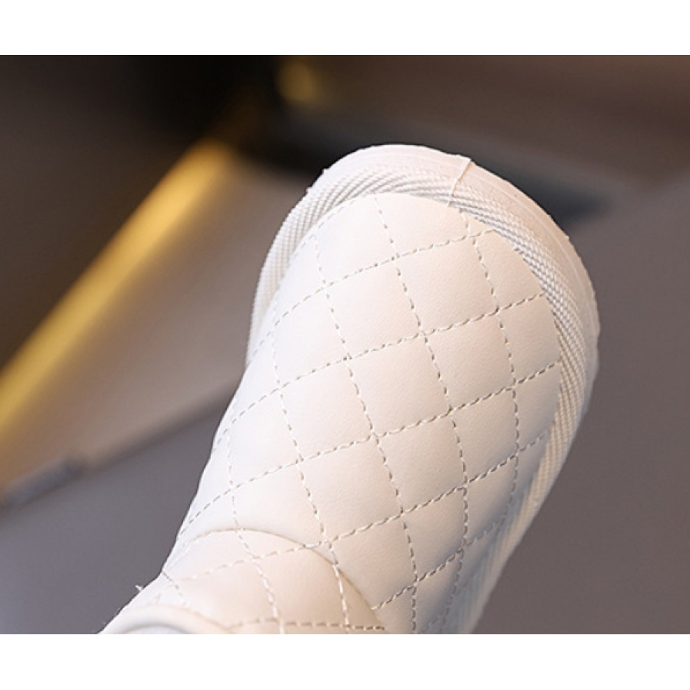 Дитячі зимові черевики BX.Duck білого кольору - комфорт і тепло для маленьких ніжок Дитячі зимові черевики BX.Duck білого кольору - комфорт і тепло для маленьких ніжок