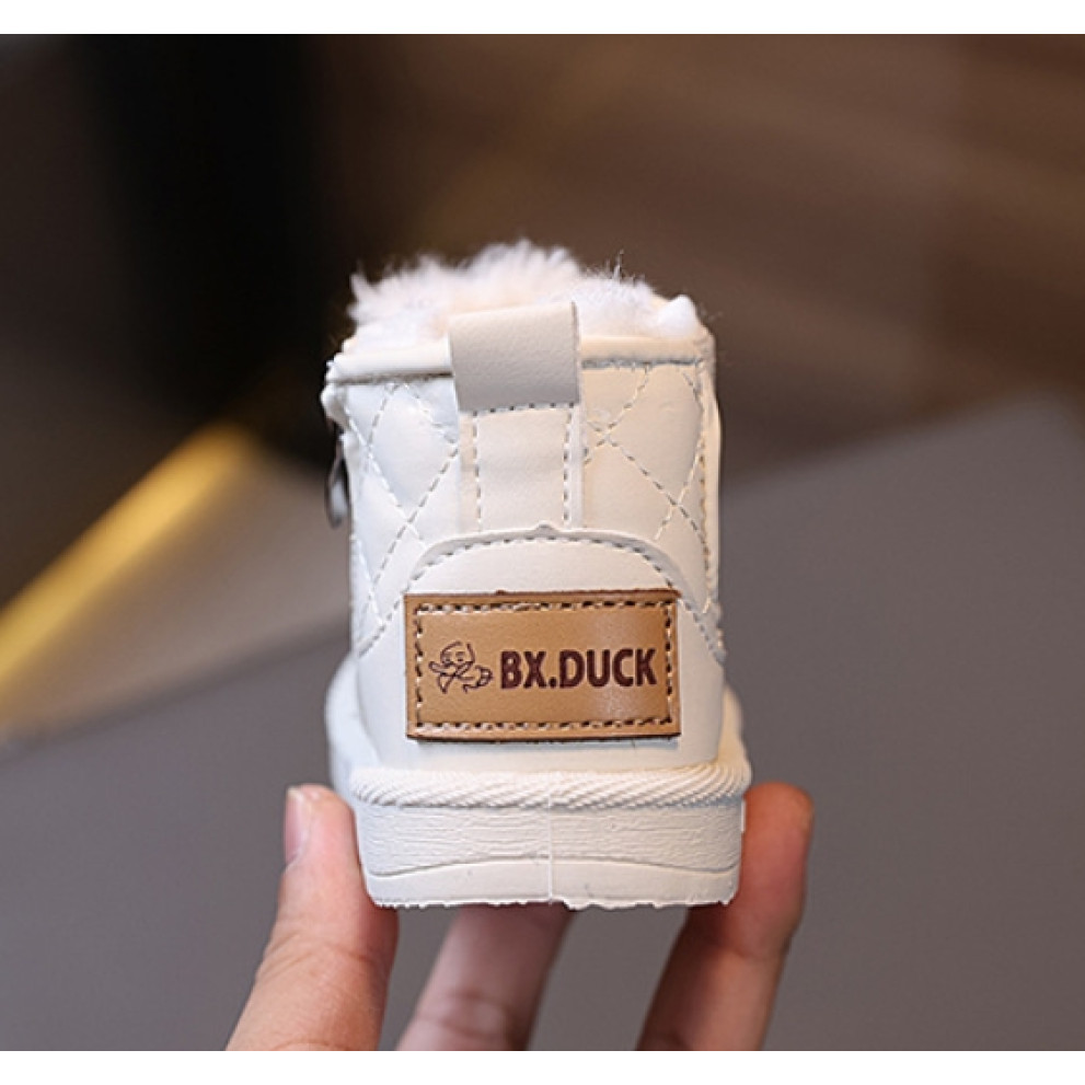 Дитячі зимові черевики BX.Duck білого кольору - комфорт і тепло для маленьких ніжок Дитячі зимові черевики BX.Duck білого кольору - комфорт і тепло для маленьких ніжок