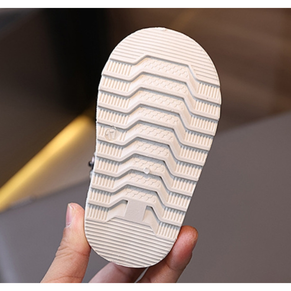 Дитячі зимові черевики BX.Duck білого кольору - комфорт і тепло для маленьких ніжок Дитячі зимові черевики BX.Duck білого кольору - комфорт і тепло для маленьких ніжок