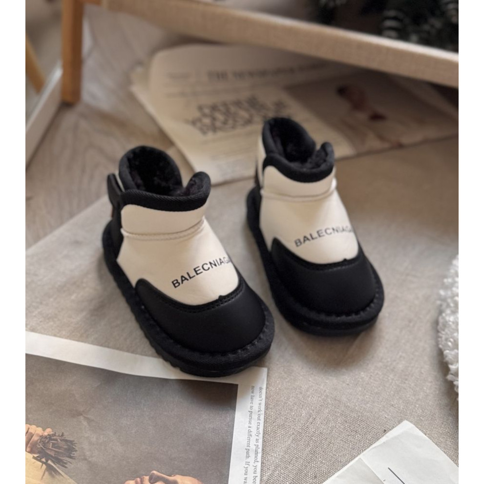 Черевички зимові дитячі з хутром Balencniaga білий