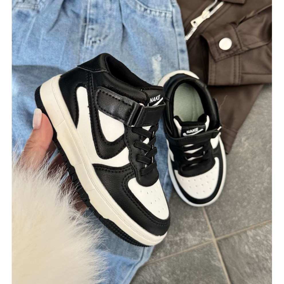 Дитячі хайтопи Air біло-чорного кольору - високі спортивні кросівки для дітей