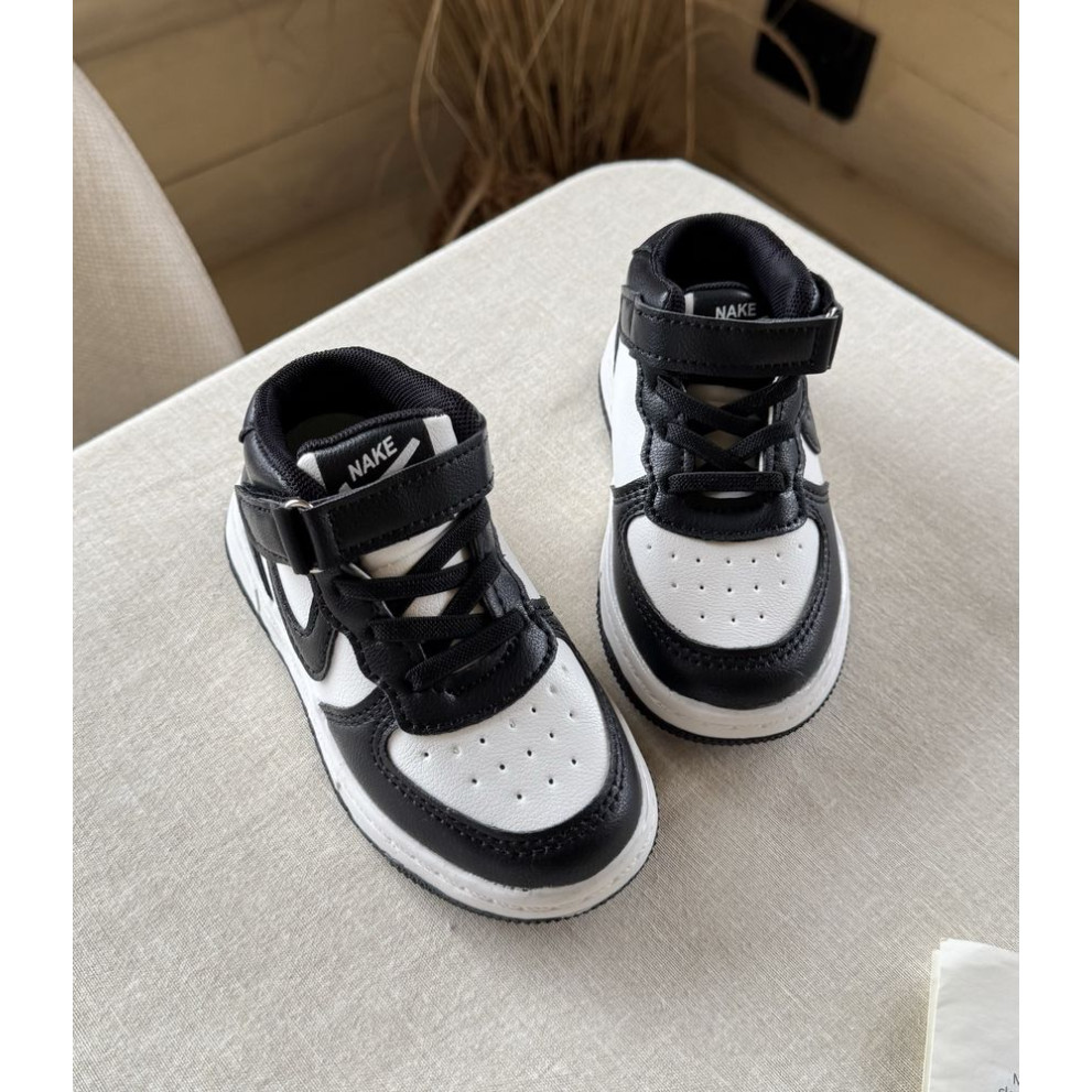 Дитячі хайтопи Air біло-чорного кольору - високі спортивні кросівки для дітей