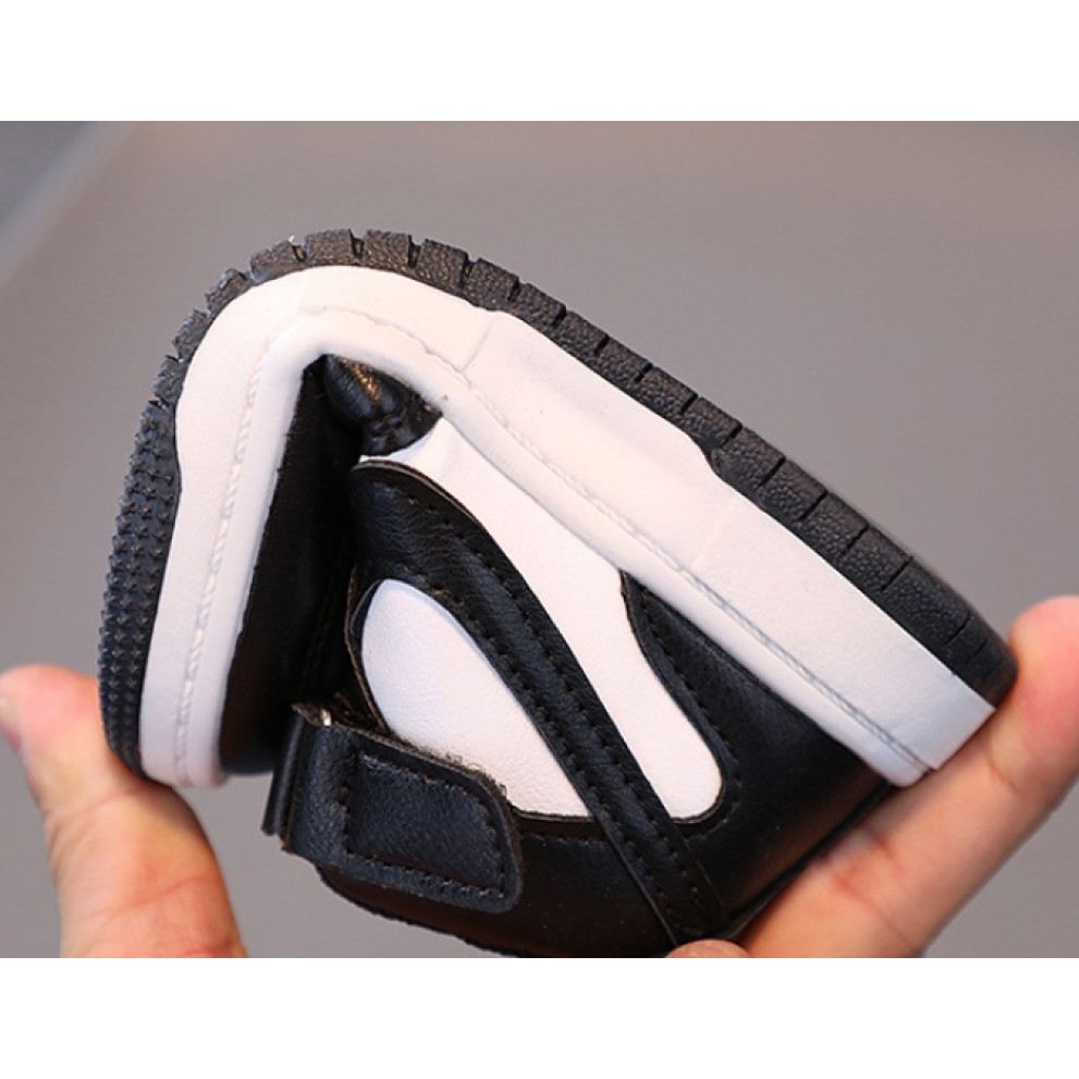 Дитячі хайтопи Air біло-чорного кольору - високі спортивні кросівки для дітей