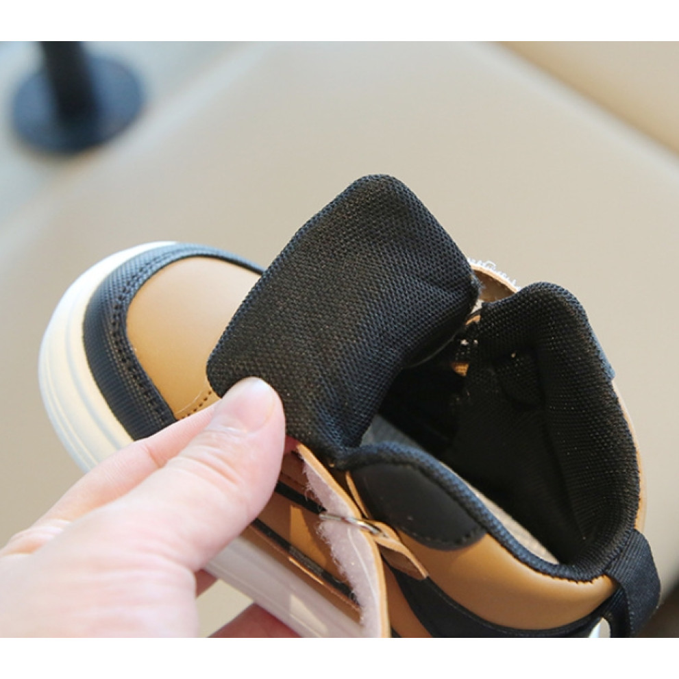 Дитячі високі кросівки HZY992 світло-коричневого кольору для хлопчика та дівчинки весна-осінь з білою підошвою Дитячі високі кросівки HZY992 світло-коричневого кольору для хлопчика та дівчинки весна-осінь з білою підошвою