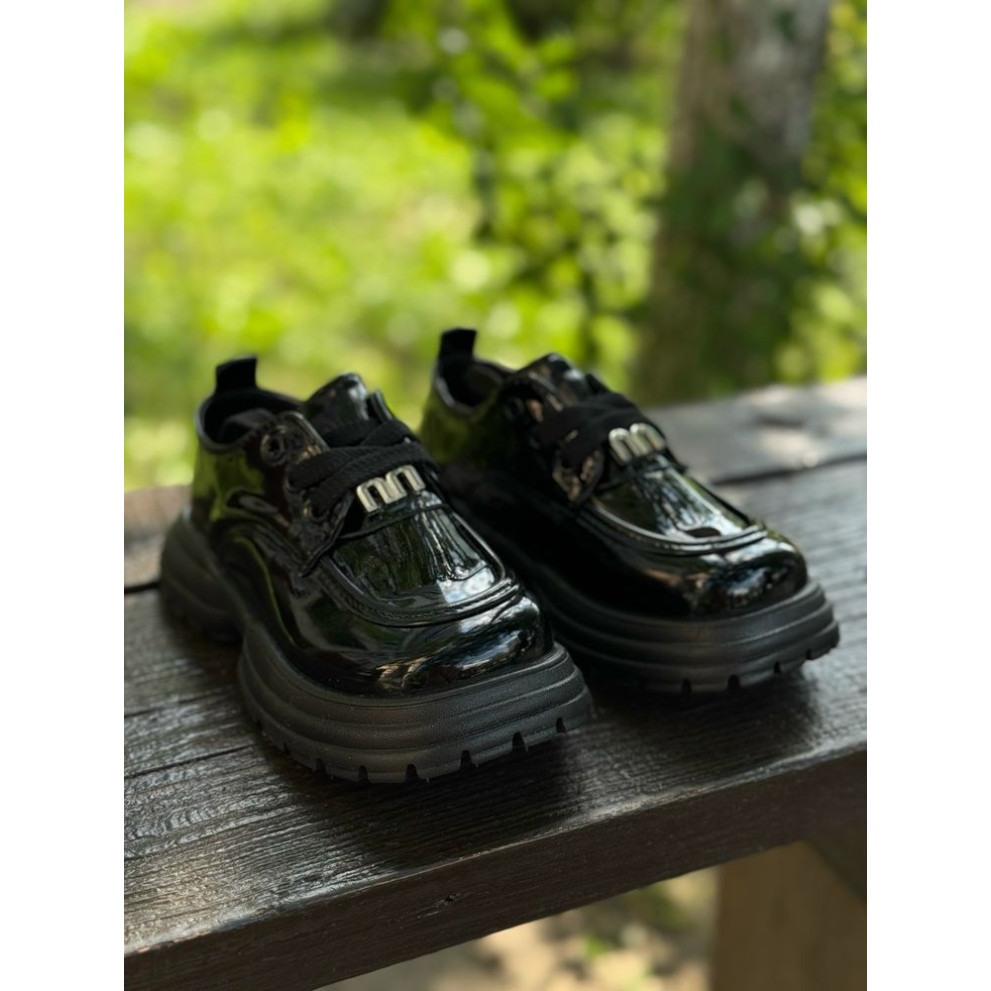 Стильні лофери лаковані для дівчинки колір чорний 10907