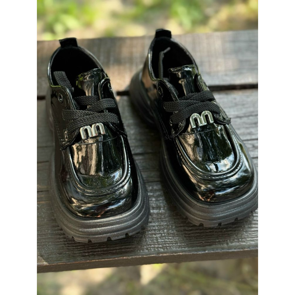 Стильні лофери лаковані для дівчинки колір чорний 10907