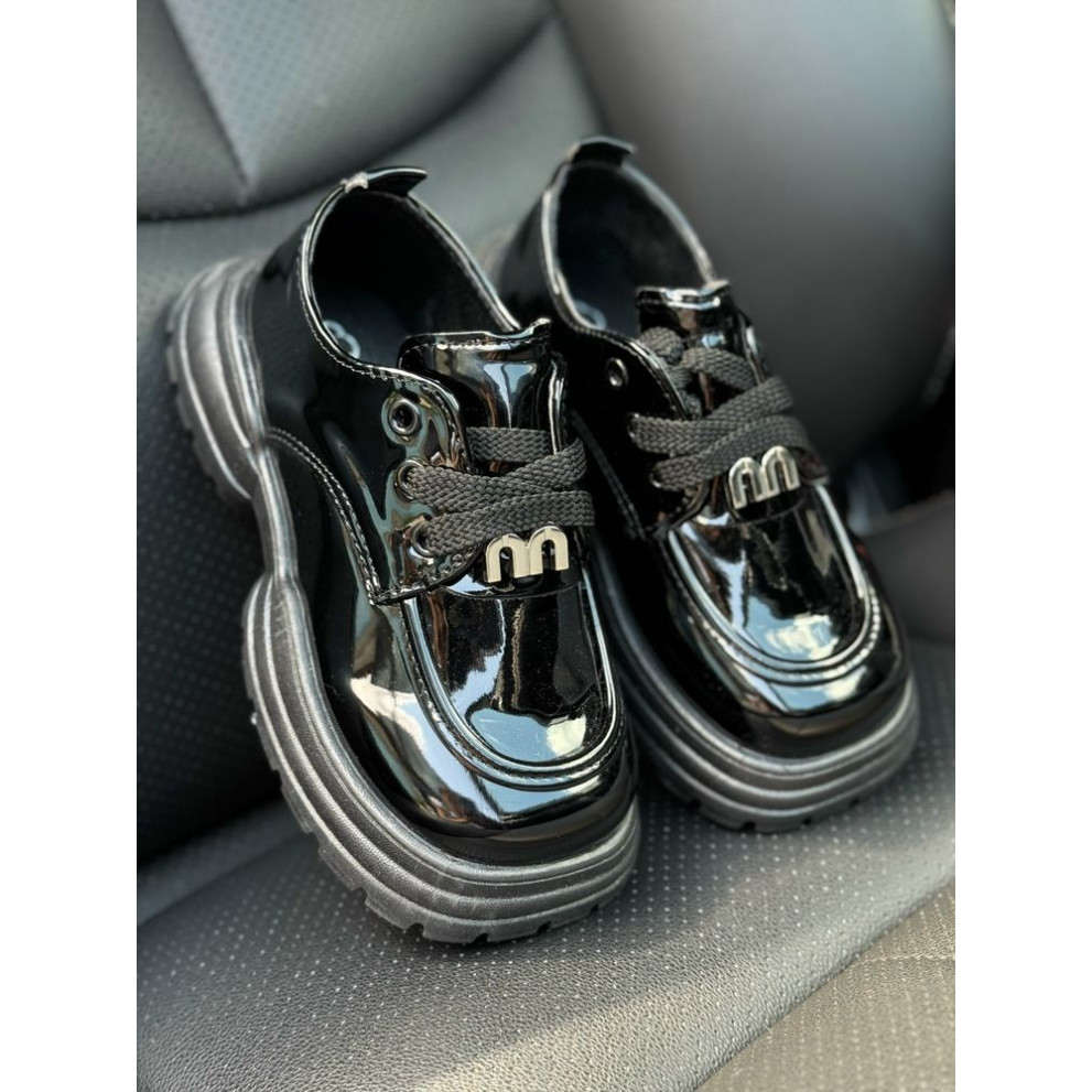 Стильні лофери лаковані для дівчинки колір чорний 10907