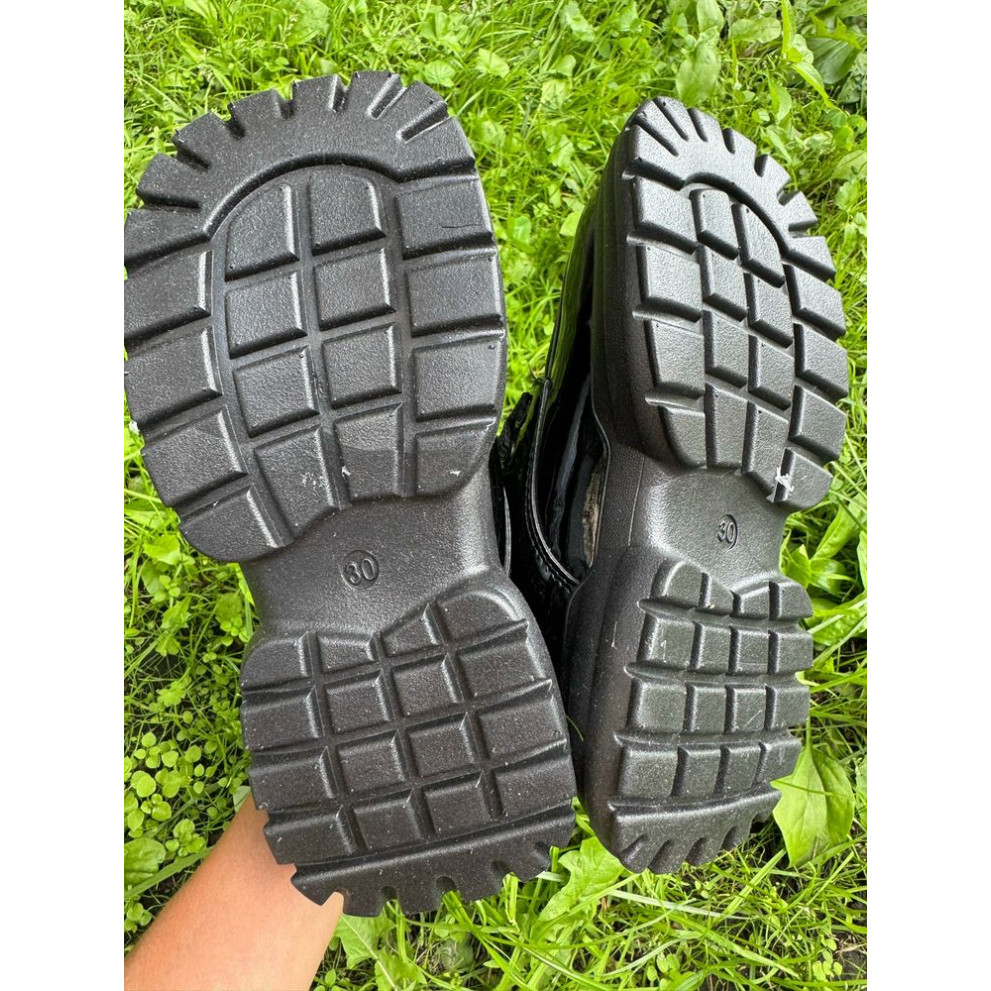 Стильні лофери лаковані для дівчинки колір чорний 10907