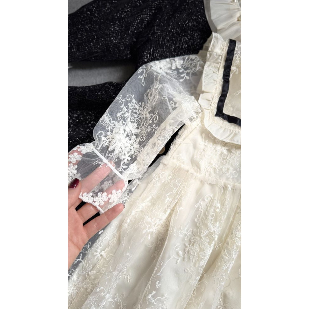 Сукня для дівчинки з гіпюром 10895