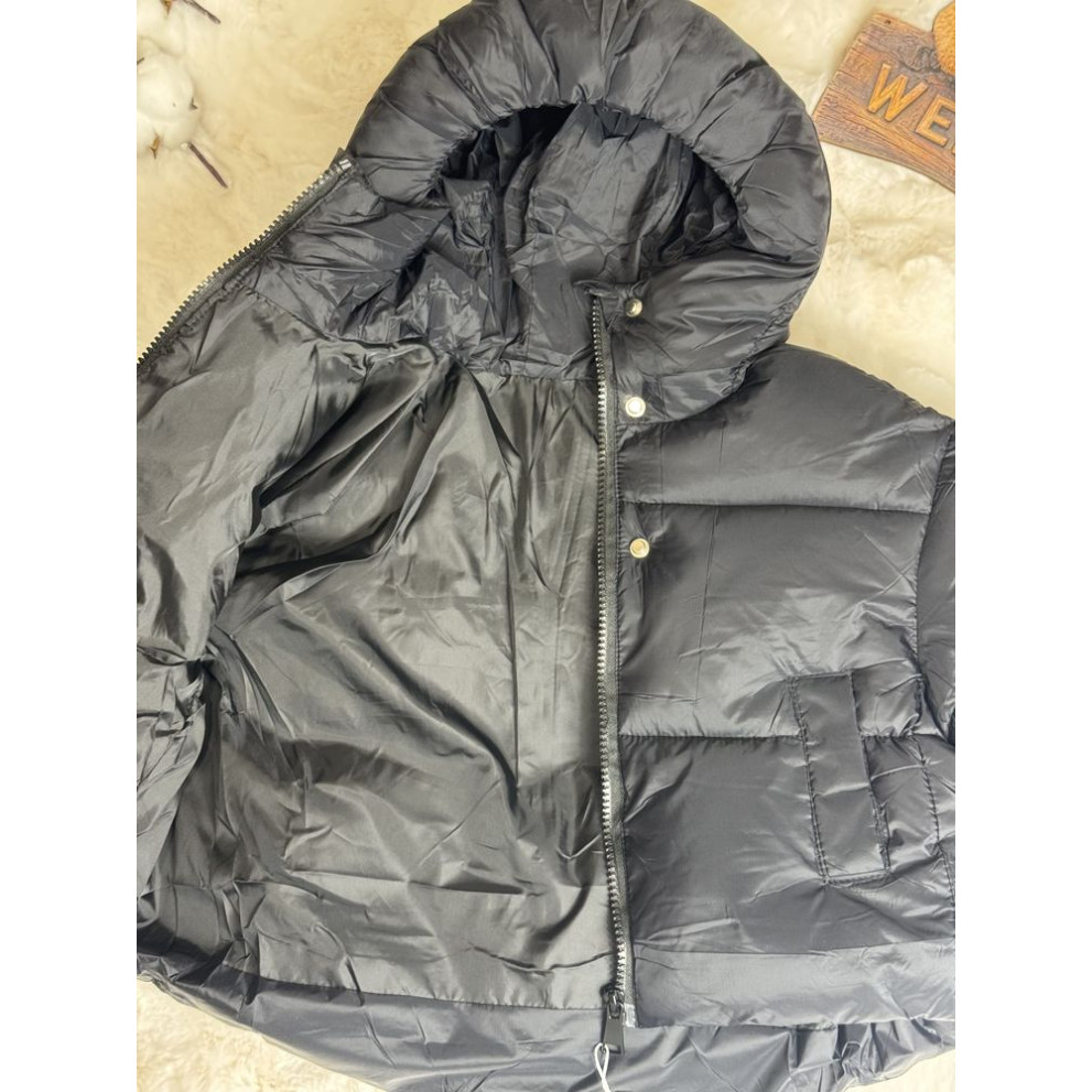 Стильна курточка для дівчинки колір чорний 10950