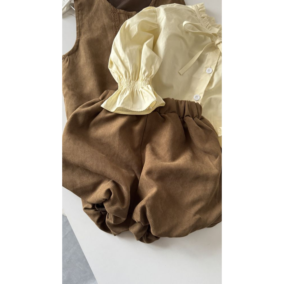 Комплект для дівчинки з шортиками колір коричневий 10991