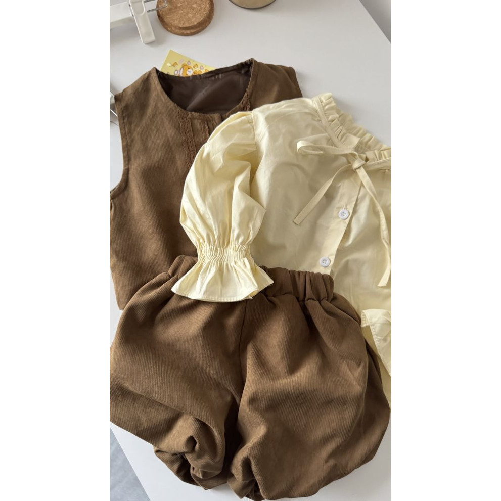 Комплект для дівчинки з шортиками колір коричневий 10991