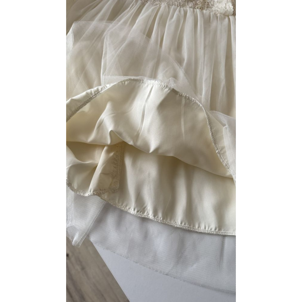 Ніжна сукня для дівчинки колір молочний 10995