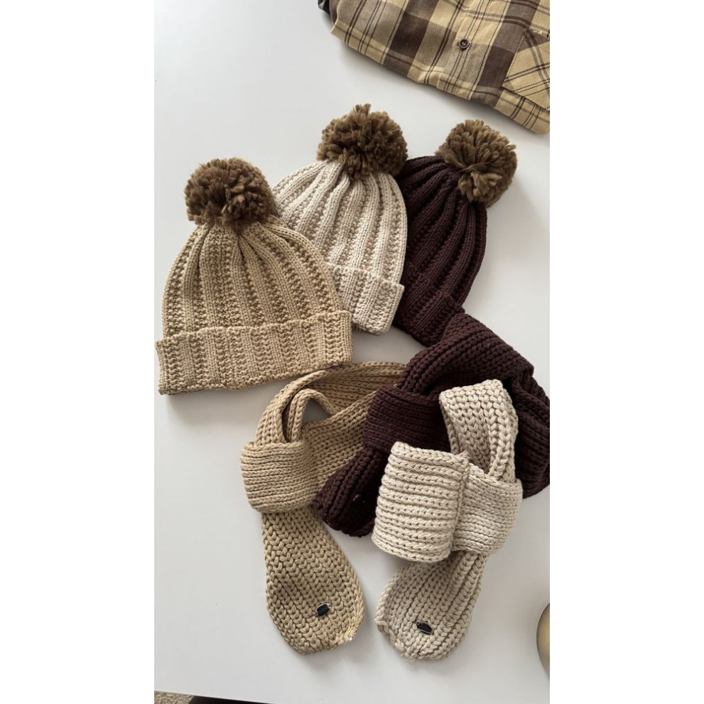 Шапка і шарфик комплект на весну 11003