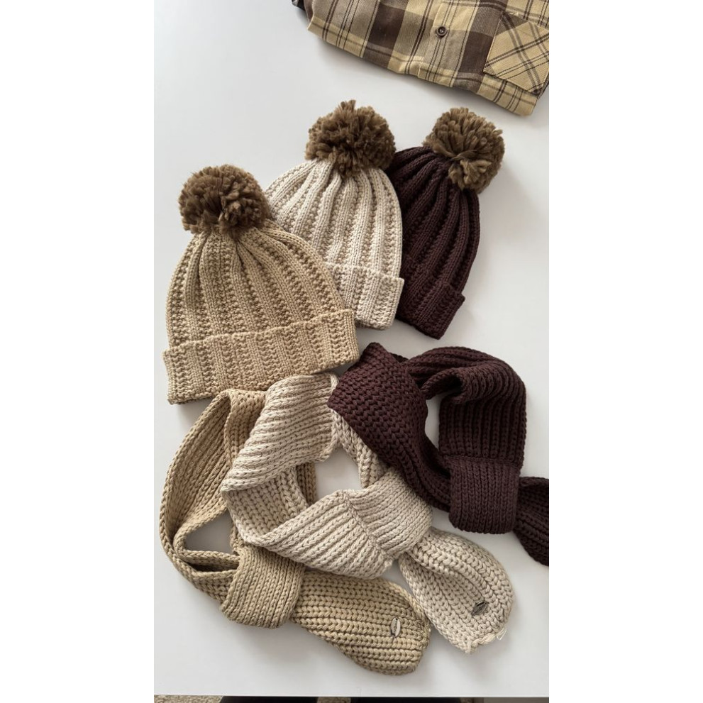 Шапка і шарфик комплект на весну колір беж 11004