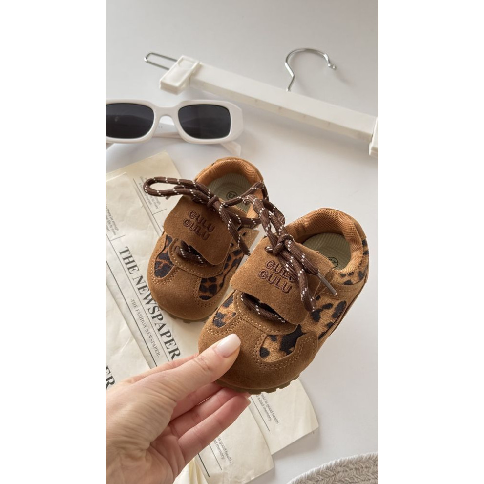 Кросівки для дівчинки з штучної замші колір коричневий 11050