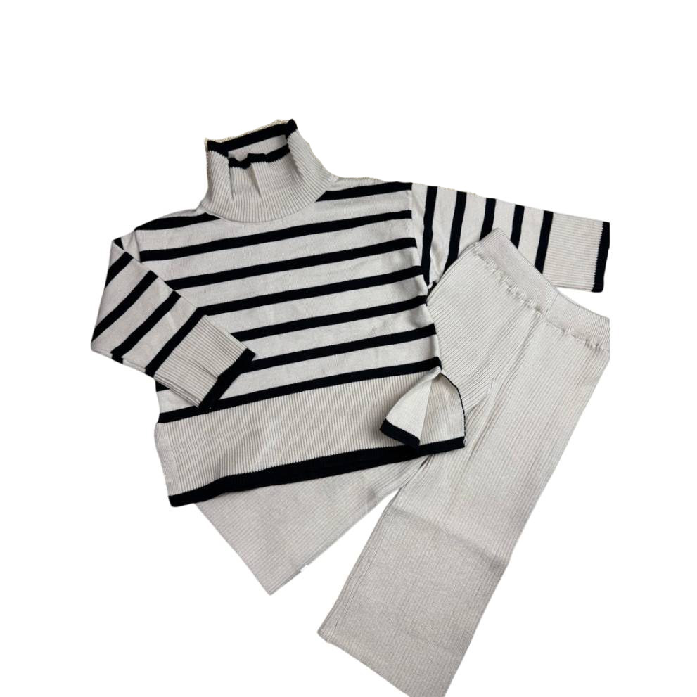 Стильний костюмчик для дівчинки в'язаний 10644 Стильний костюмчик для дівчинки в'язаний 10644