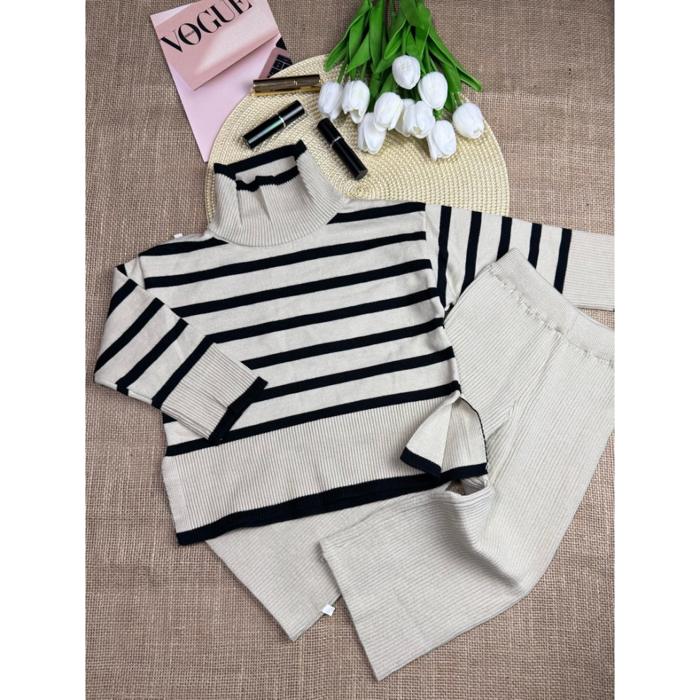 Стильний костюмчик для дівчинки в'язаний 10644 Стильний костюмчик для дівчинки в'язаний 10644