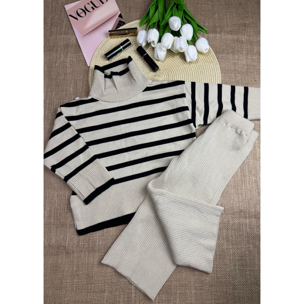 Стильний костюмчик для дівчинки в'язаний 10644 Стильний костюмчик для дівчинки в'язаний 10644