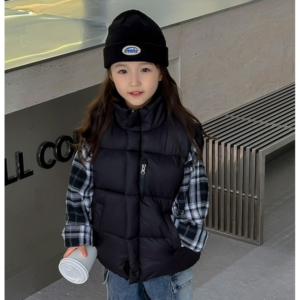 Демісезонна жилетка колір чорний 10722