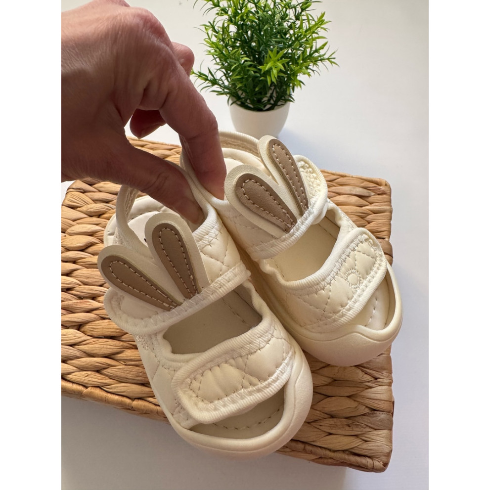 Дитячі босоніжки з еко-шкіри із вушками зайчика 10785