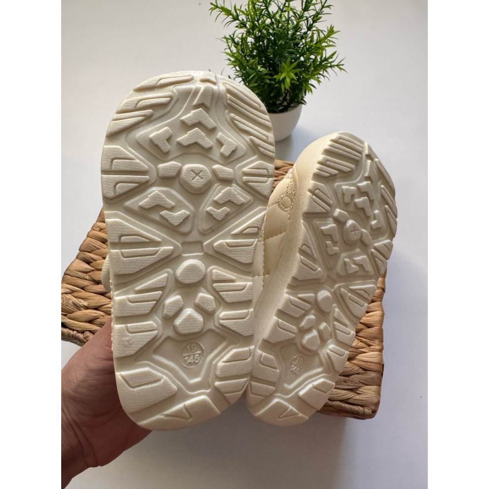 Дитячі босоніжки з еко-шкіри із вушками зайчика 10785