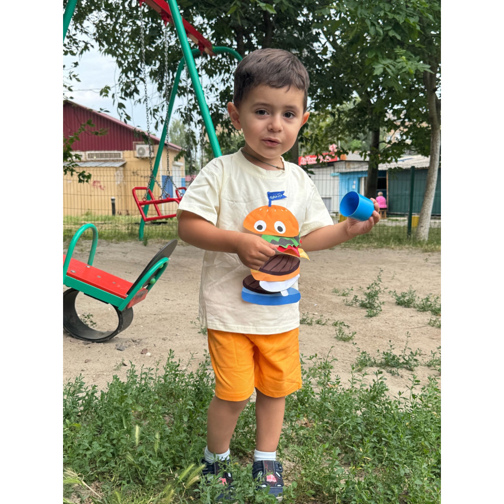 Костюм хлопчику Бургер на літо світла футболка 10828 Костюм хлопчику Бургер на літо світла футболка 10828