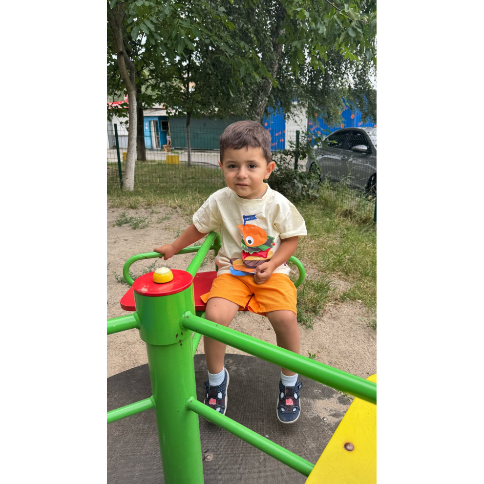 Костюм хлопчику Бургер на літо світла футболка 10828 Костюм хлопчику Бургер на літо світла футболка 10828