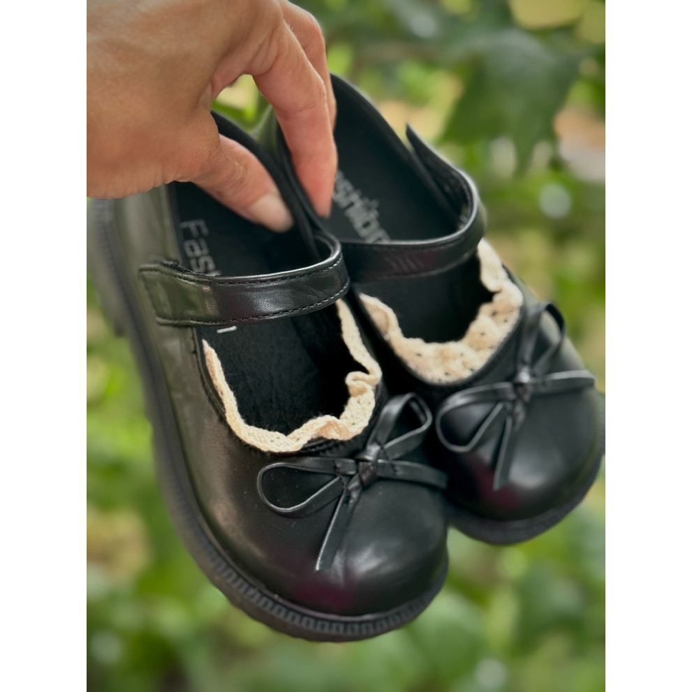 Туфлі для дівчинки з мереживом колір чорний 10896