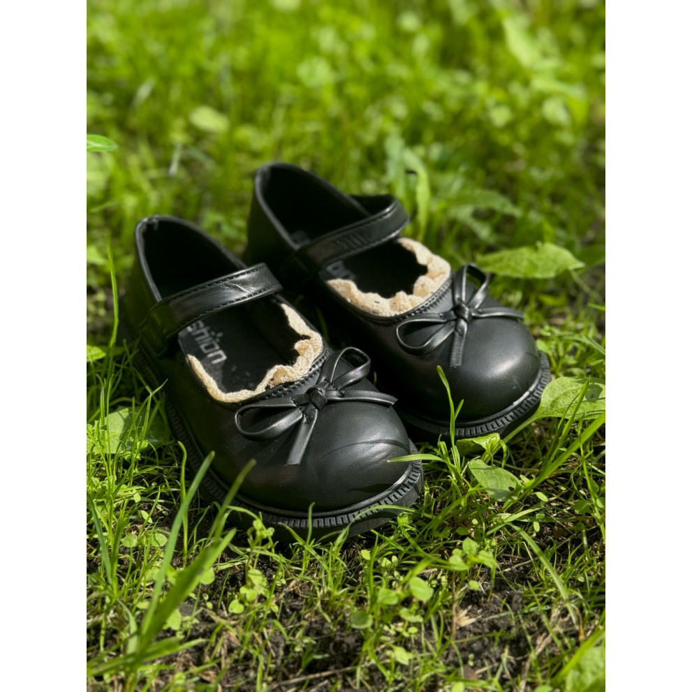 Туфлі для дівчинки з мереживом колір чорний 10896