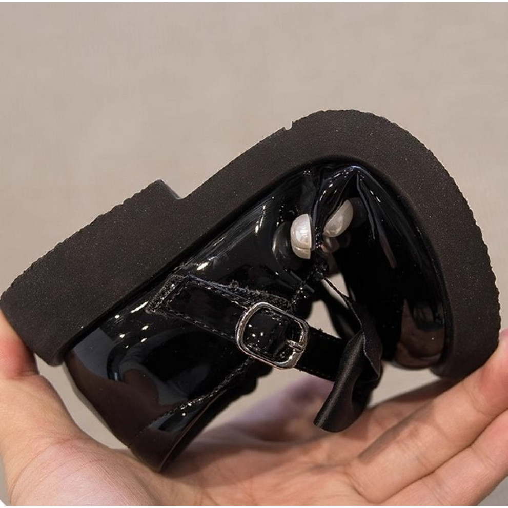 Туфлі для дівчинки лаковані з сердечками колір чорний 10903