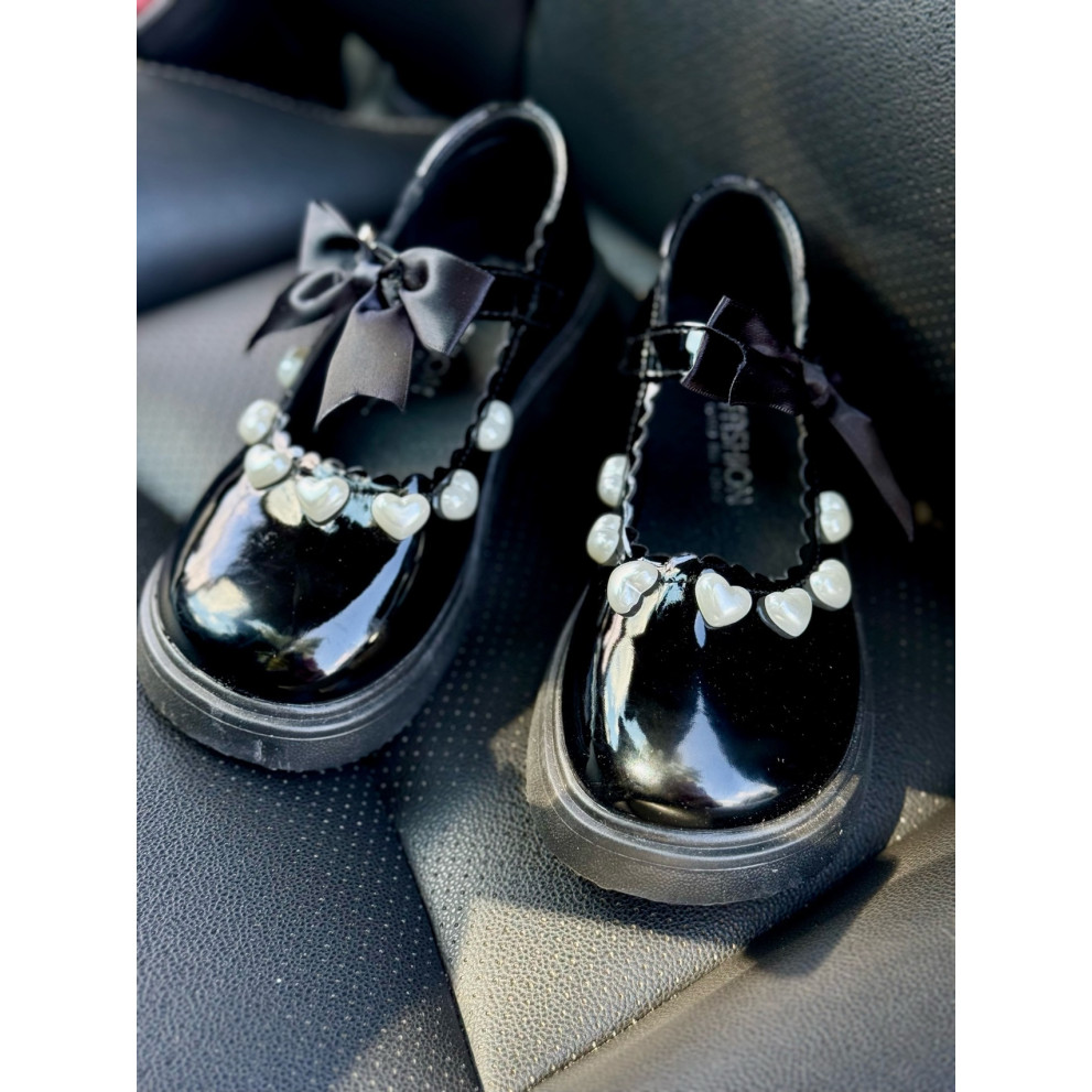 Туфлі для дівчинки лаковані з сердечками колір чорний 10903