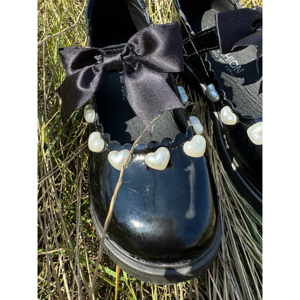 Туфлі для дівчинки лаковані з сердечками колір чорний 10903