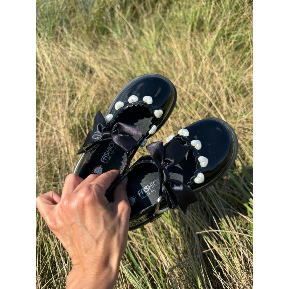 Туфлі для дівчинки лаковані з сердечками колір чорний 10903