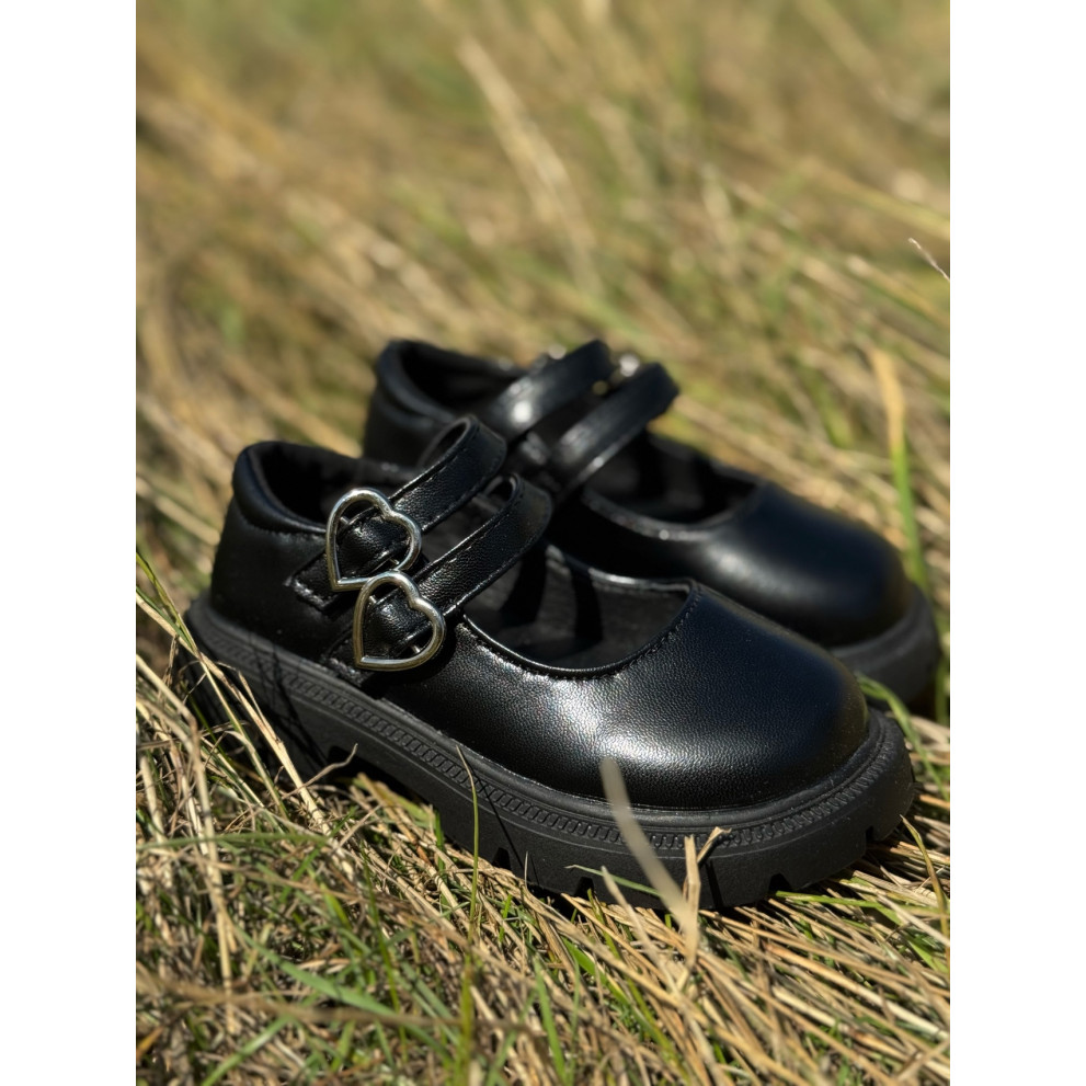 Стильні лофери для дівчинки з сердечками колір чорний 10904 Стильні лофери для дівчинки з сердечками колір чорний 10904