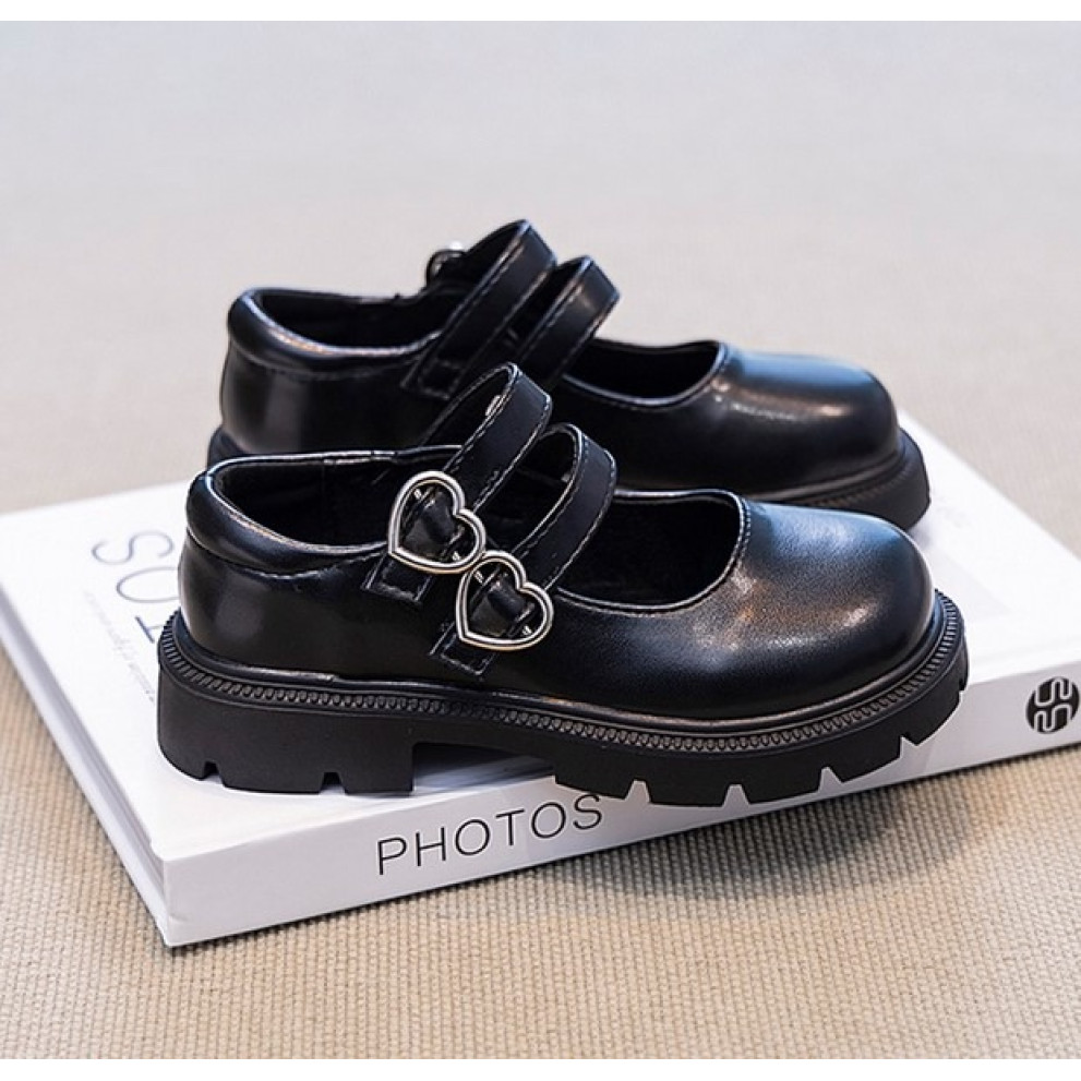 Стильні лофери для дівчинки з сердечками колір чорний 10904 Стильні лофери для дівчинки з сердечками колір чорний 10904