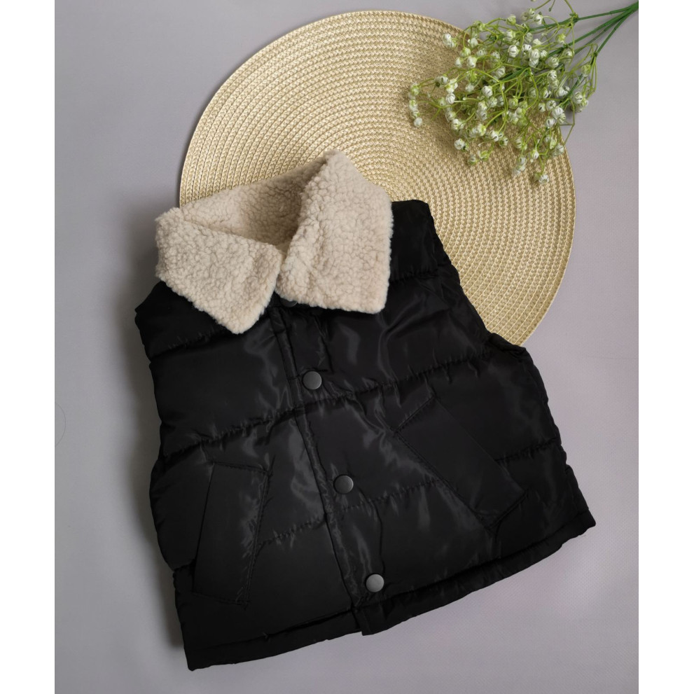 Демісезонна жилетка чорна 10122