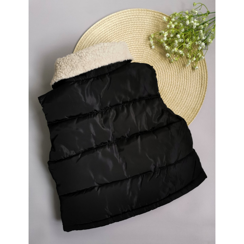 Демісезонна жилетка чорна 10122
