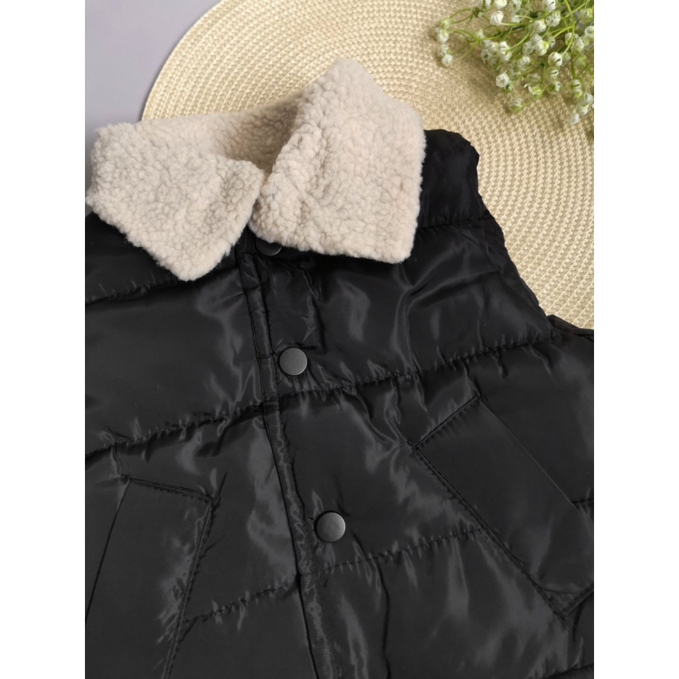 Демісезонна жилетка чорна 10122