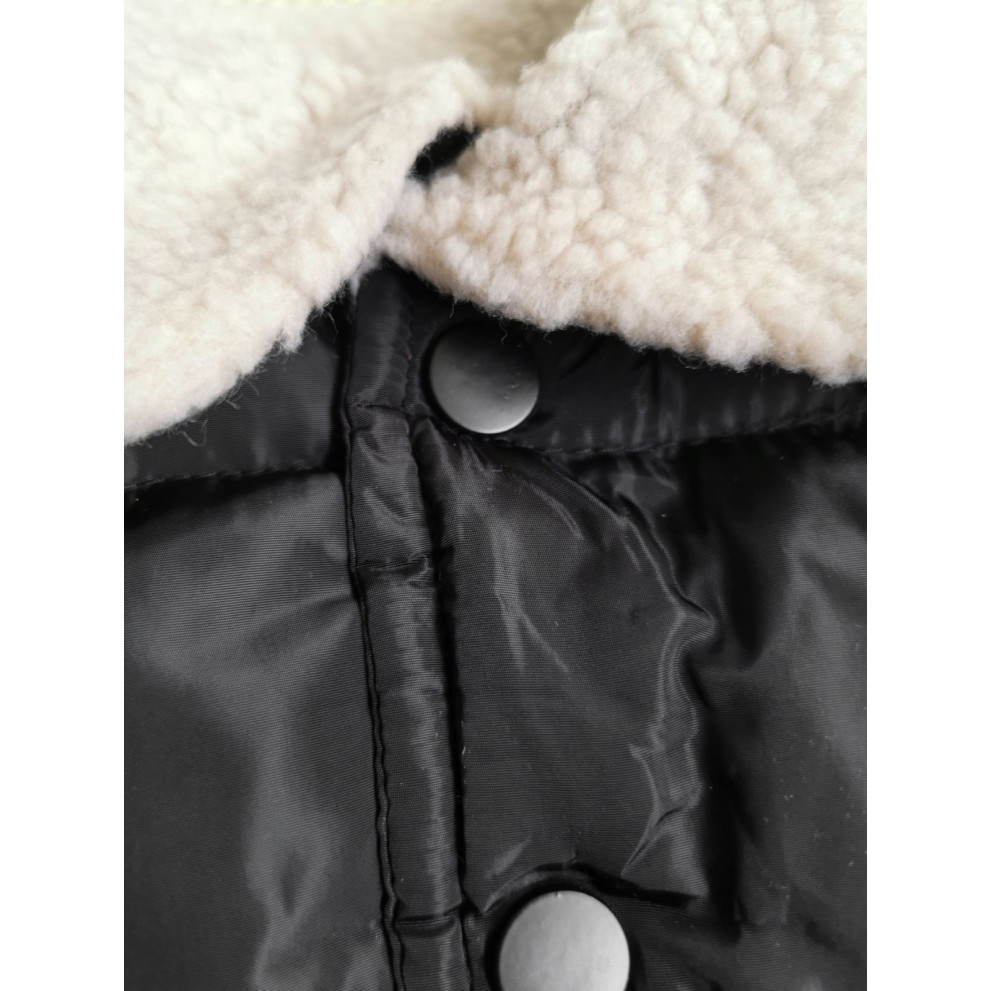Демісезонна жилетка чорна 10122