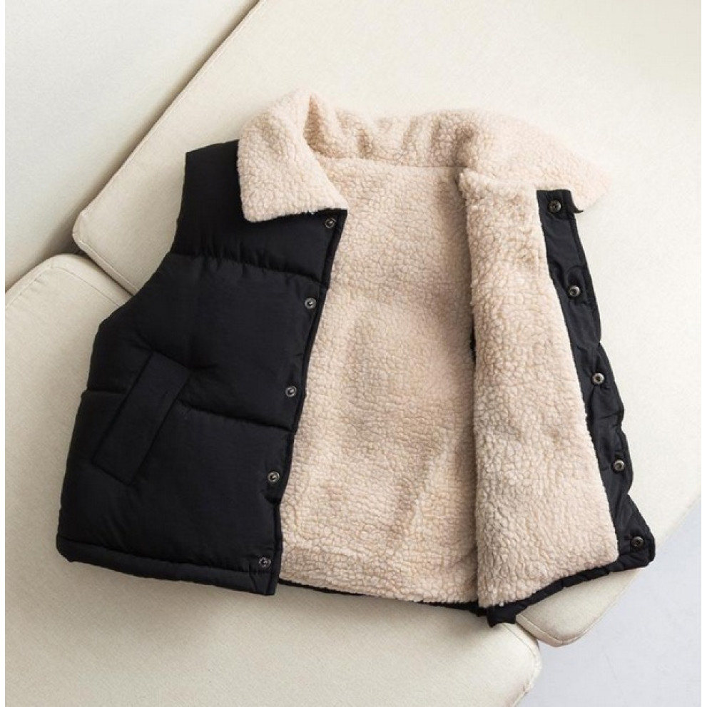 Демісезонна жилетка чорна 10122