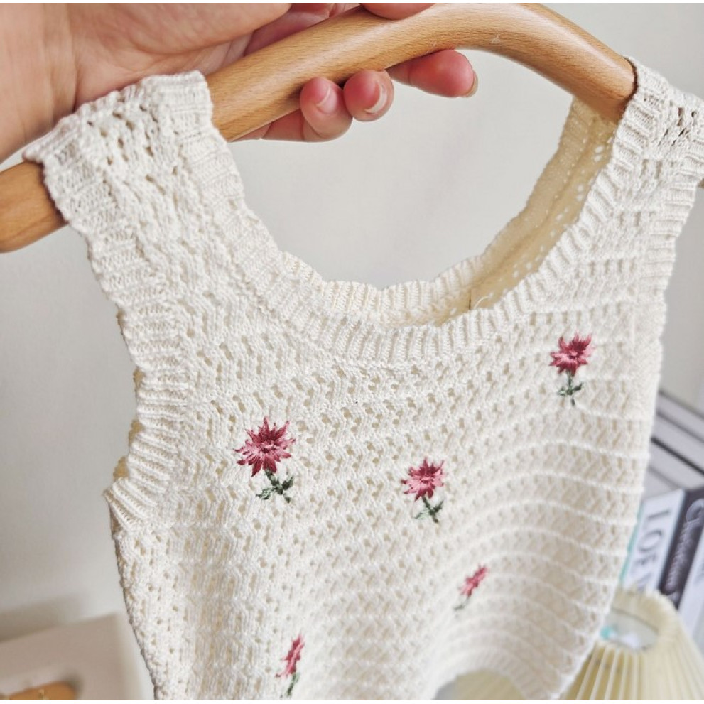 Костюм для дівчинки з джинсовими шортами  і в'язаною майкою 10512