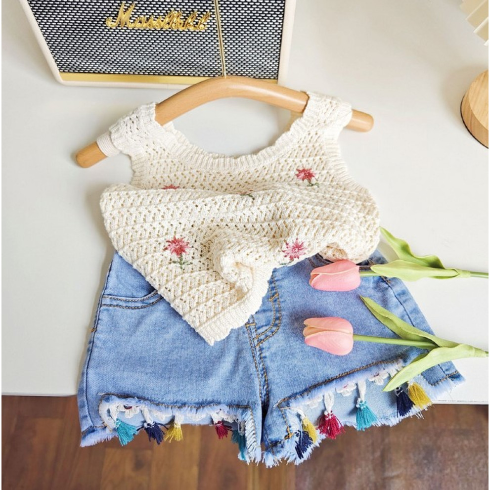Костюм для дівчинки з джинсовими шортами  і в'язаною майкою 10512