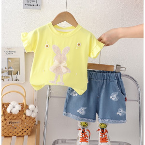 Костюм для дівчинки з джинсовими шортами Зайчик 10525