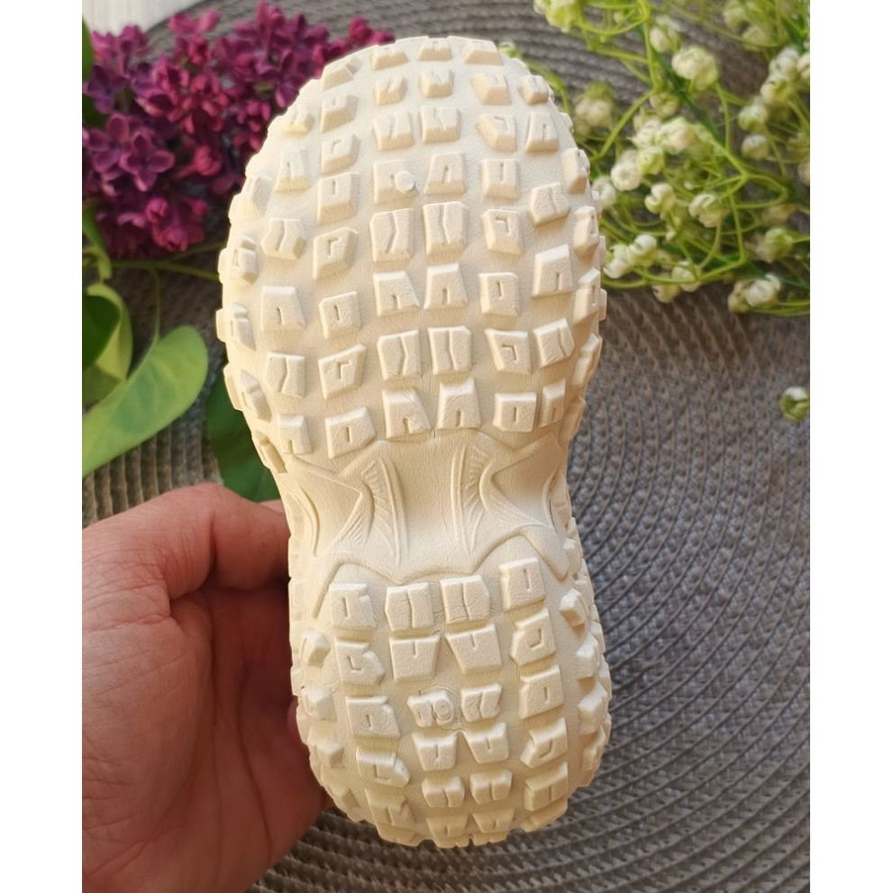 Кросівки весна-літо LWT білі з бежевим